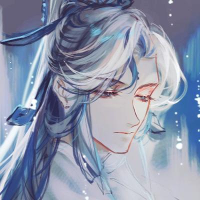 暴雨后路边现过山鲫鱼成群赶路